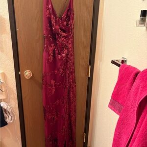 Lulu’s Sleeveless Burgundy Floral V-Neck Maxi Dress